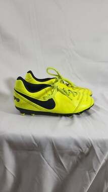 Nike Junior Tiempo Rio III FG Soccer Cleats Volt/Black, size 1Y